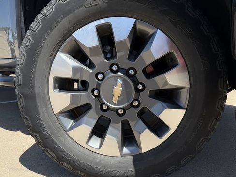 Used 2024 Chevrolet Silverado 2500 Custom w/ Custom Value Package AWD/4WD image 10