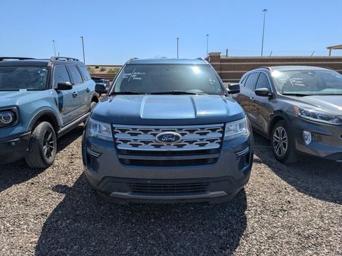 Used 2018 Ford Explorer XLT FWD image 3