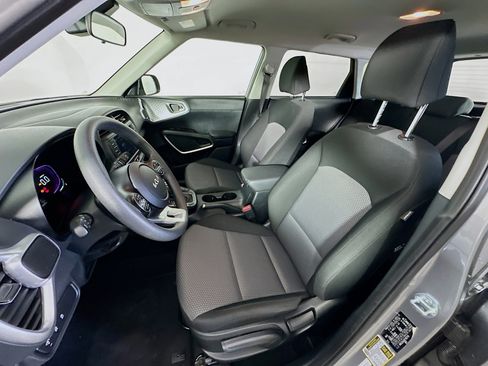 Used 2025 Kia Soul LX w/ LX Technology Package image 13