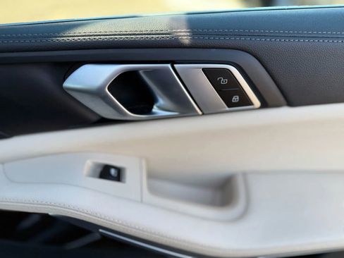 Used 2019 BMW X5 xDrive40i w/ Convenience Package image 25