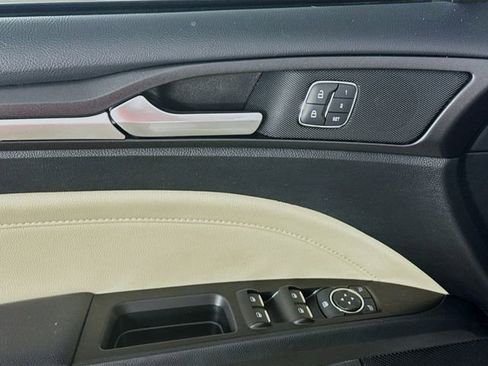 Used 2018 Ford Fusion Titanium image 21