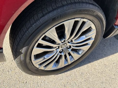 Used 2022 Toyota Venza Limited image 47