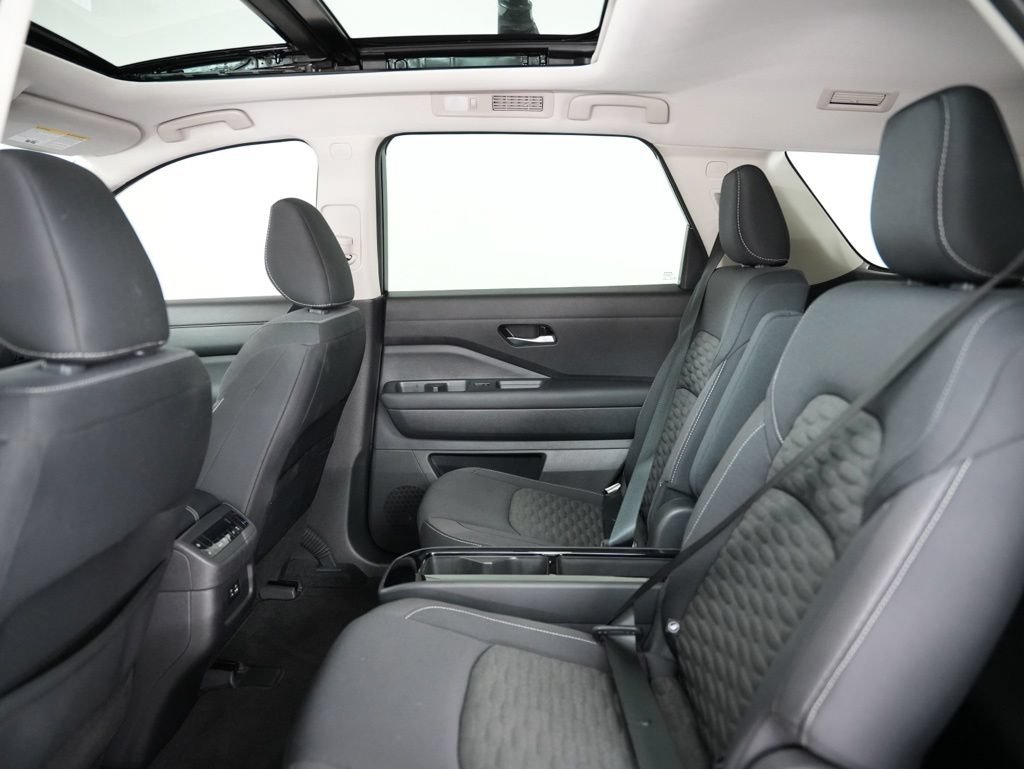 Used 2022 Nissan Pathfinder SV w/ SV Premium Package AWD/4WD image 36