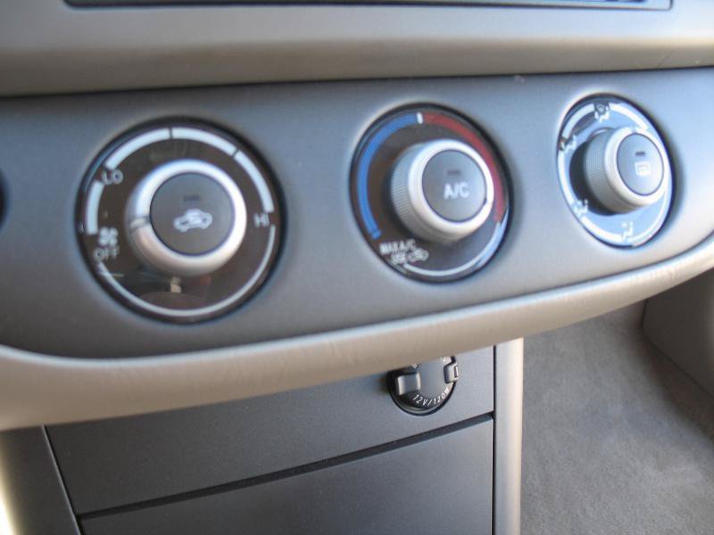 Used 2005 Toyota Camry LE FWD image 32