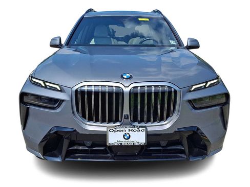 Used 2024 BMW X7 xDrive40i w/ M Sport Package AWD/4WD image 2