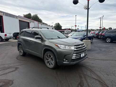 Used 2017 Toyota Highlander XLE w/ Carpet Mat Package AWD/4WD image 6