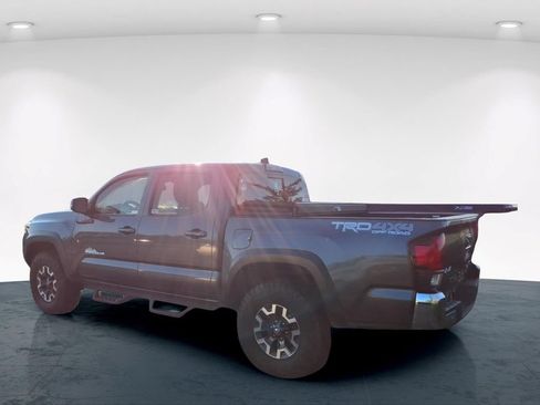 Used 2019 Toyota Tacoma TRD Off-Road AWD/4WD image 7
