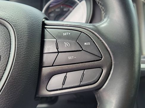 Used 2020 Dodge Charger SXT RWD image 25