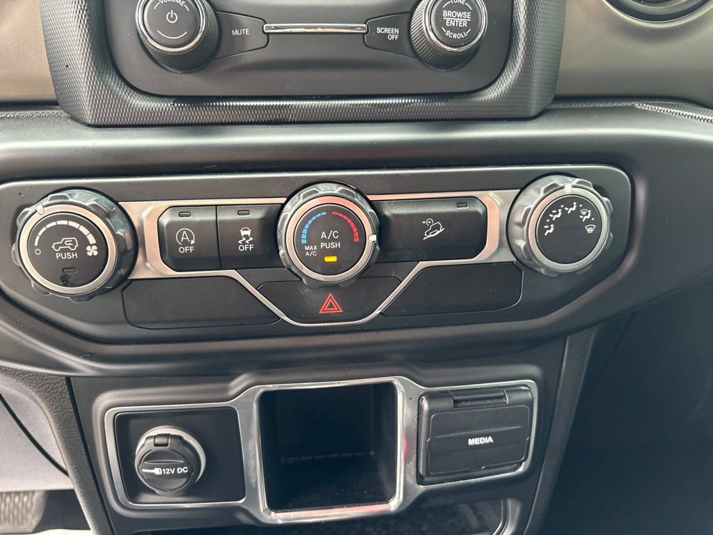 Used 2020 Jeep Wrangler Sport AWD/4WD image 21