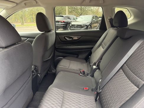 Used 2019 Nissan Rogue SV w/ Premium Package image 12