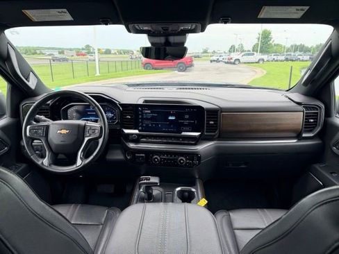 Used 2023 Chevrolet Silverado 1500 High Country w/ Technology Package AWD/4WD image 6