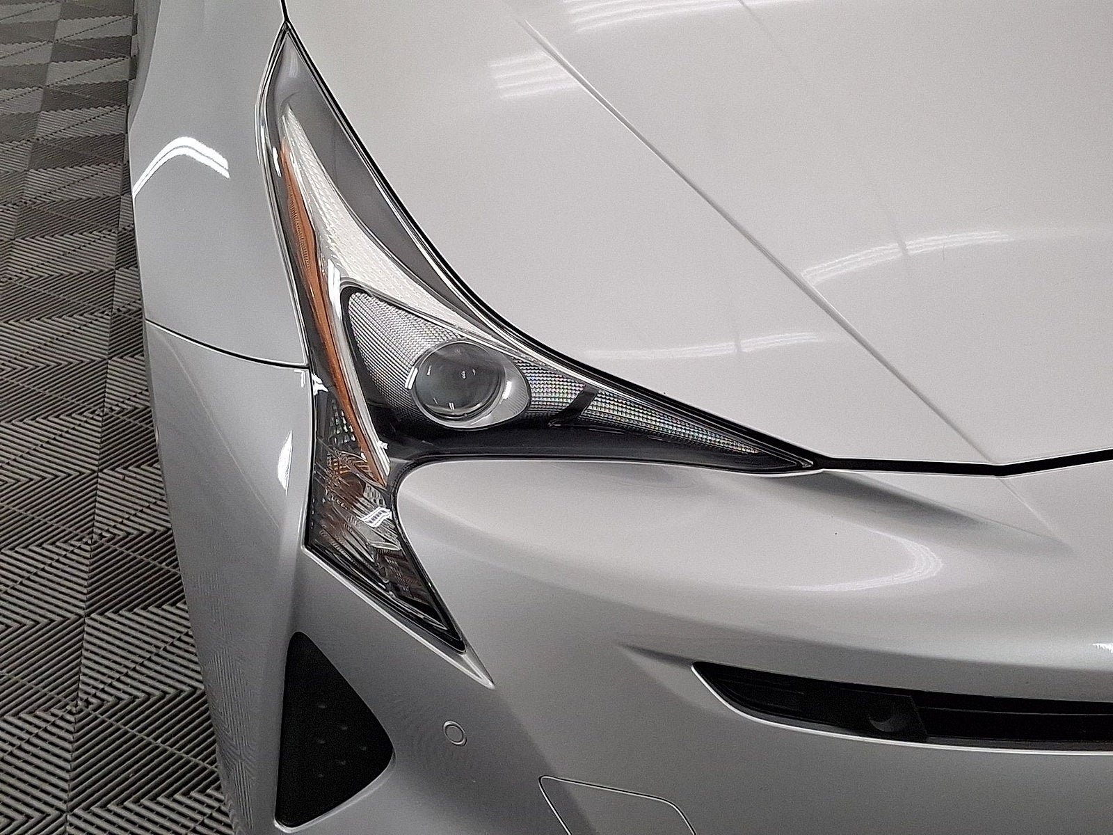 Used 2017 Toyota Prius Four w/ Advanced Technology Package FWD image 20