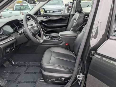 Used 2023 Jeep Grand Cherokee 4WD 4xe image 16