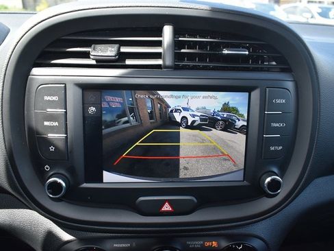 Used 2025 Kia Soul LX w/ LX Technology Package FWD image 14
