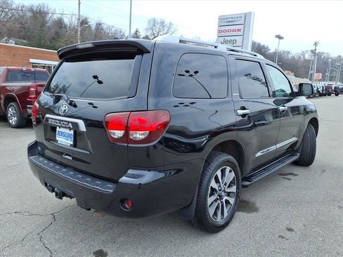 Used 2020 Toyota Sequoia Limited w/ Safety & Convenience Package image 4