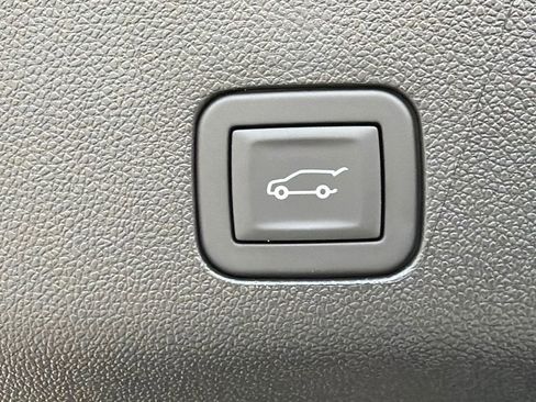 Used 2025 Chevrolet Tahoe Premier RWD image 19
