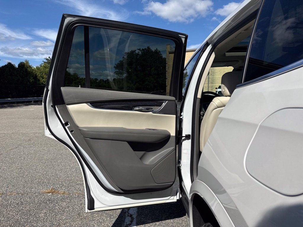 Used 2021 Cadillac XT6 Premium Luxury AWD/4WD image 15