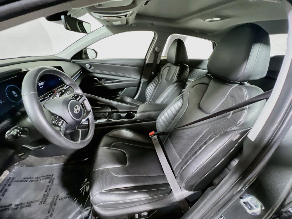 Used 2025 Hyundai Elantra Limited FWD image 19