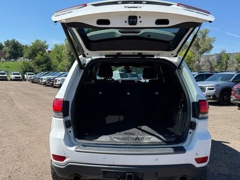 Used 2017 Jeep Grand Cherokee Trailhawk AWD/4WD image 18