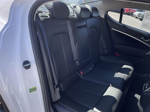 Used 2025 Genesis G70 2.5T image 21