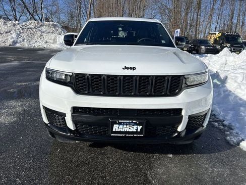 Certified 2023 Jeep Grand Cherokee L Laredo image 3