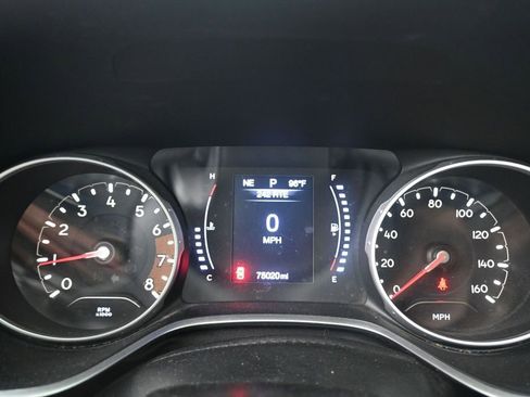 Used 2018 Jeep Compass Latitude FWD image 11