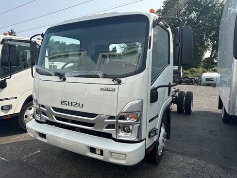 New 2025 Isuzu NQR image 2