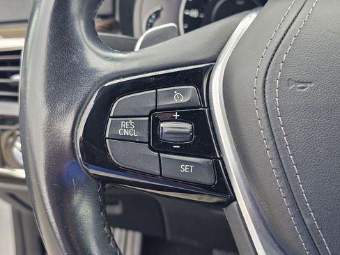 Used 2019 BMW 530e w/ Convenience Package RWD image 21
