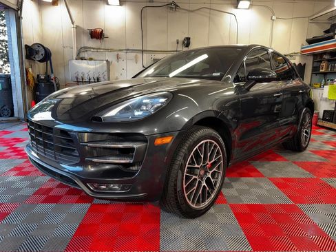Used 2017 Porsche Macan Turbo image 3
