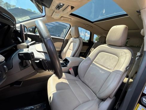 Used 2021 Lincoln Corsair FWD w/ Premium Package image 15