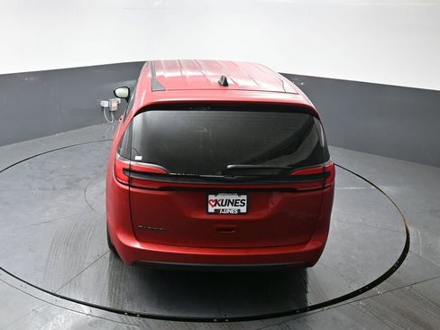 New 2026 Chrysler Pacifica Select image 35