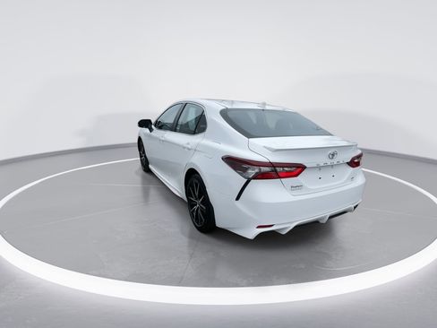 Used 2021 Toyota Camry SE w/ Cold Weather Package image 15