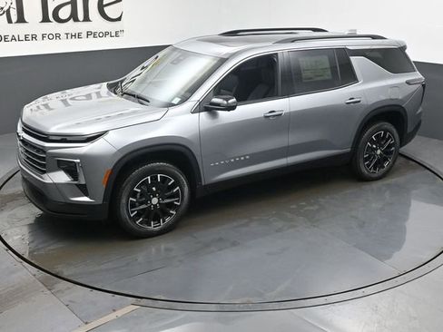 New 2026 Chevrolet Traverse LT w/ Sun and Wheel Package FWD image 23
