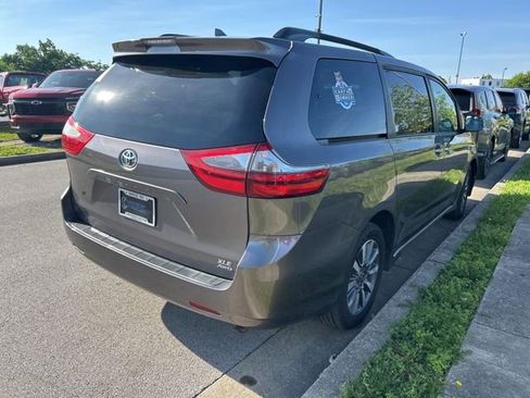 Used 2020 Toyota Sienna XLE AWD/4WD image 3