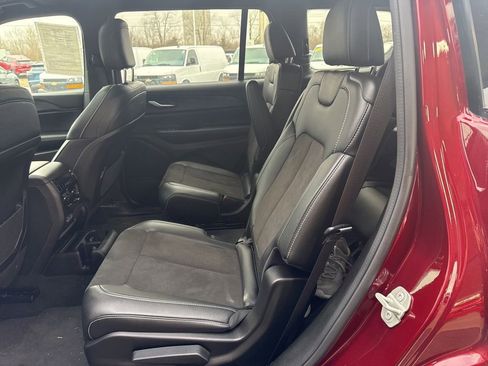 Used 2024 Jeep Grand Cherokee L Altitude image 23