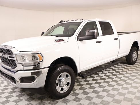 Used 2024 RAM 2500 Tradesman w/ Chrome Appearance Group AWD/4WD image 9