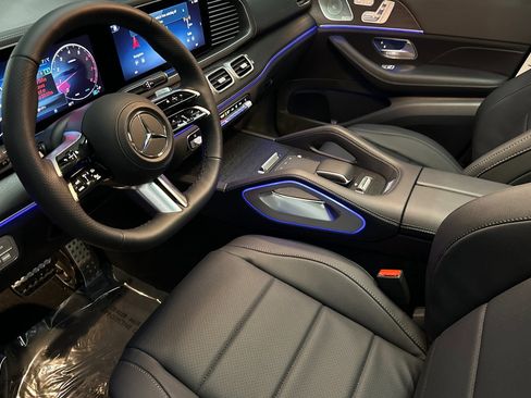 Used 2026 Mercedes-Benz GLS 450 4MATIC image 4