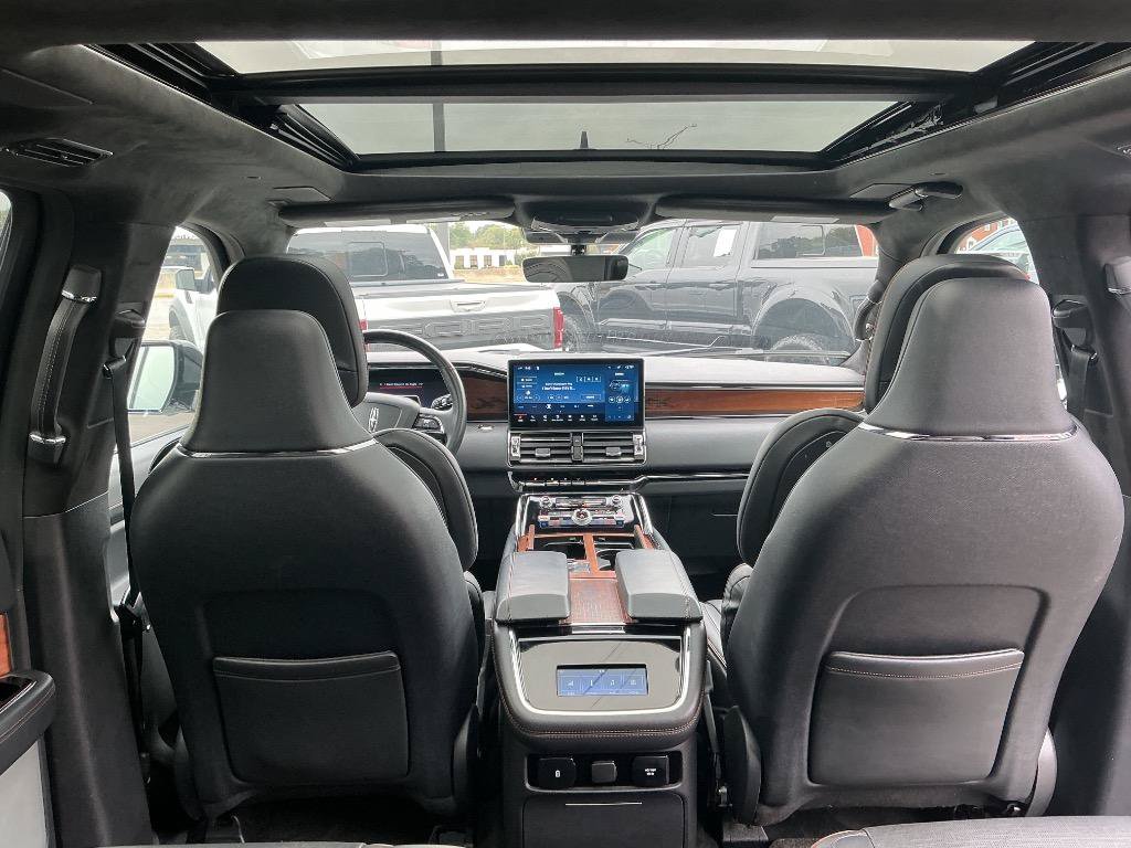 Used 2022 Lincoln Navigator L Black Label AWD/4WD image 11