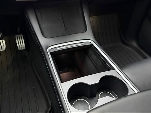 Used 2022 Tesla Model Y Performance image 39