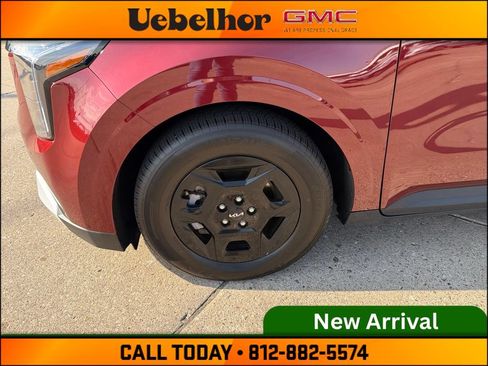 Used 2025 Kia Carnival FWD image 14