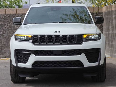 New 2026 Jeep Grand Cherokee Altitude AWD/4WD image 4