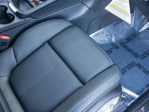 New 2026 Porsche Macan Turbo image 60