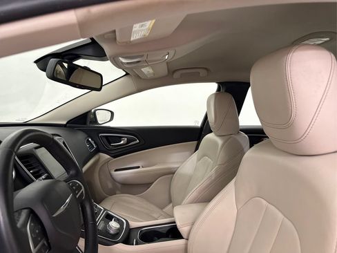 Used 2017 Chrysler 200 Limited Platinum FWD image 31