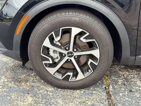 Used 2025 Kia Sportage EX FWD image 13