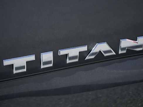 Used 2022 Nissan Titan SV image 46