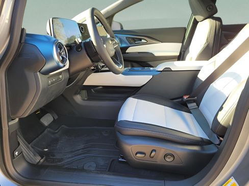 New 2026 Chevrolet Equinox EV LT image 6