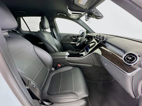 Used 2025 Mercedes-Benz GLC 300 image 27
