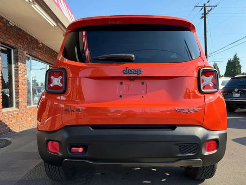 Used 2016 Jeep Renegade Trailhawk AWD/4WD image 6