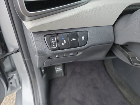 Used 2020 Hyundai Ioniq SE image 18