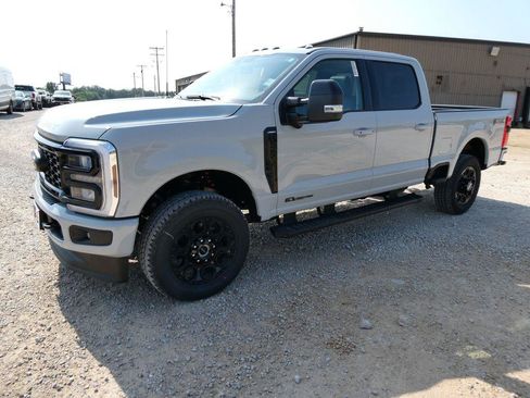 New 2026 Ford F250 Lariat w/ Black Appearance Package AWD/4WD image 9